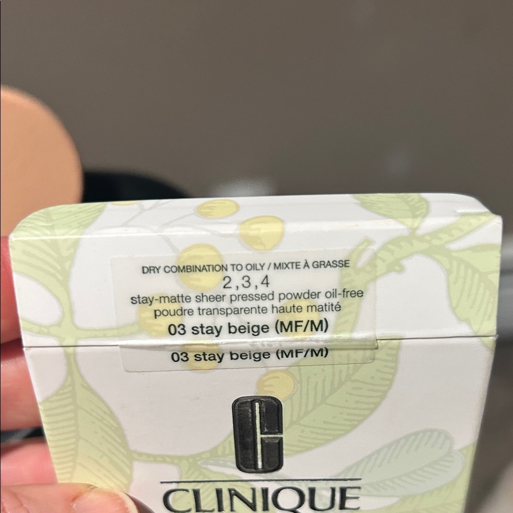 Clinique Stay-Matte Sheer Pressed Powder - Neutral Beige Packaging - Picture 5 of 5